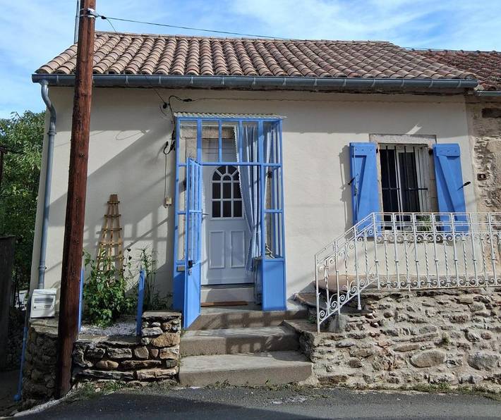 Location de vacances pour 3 personnes, avec Terrasse ainsi que Jardin et Vue à Prémian
