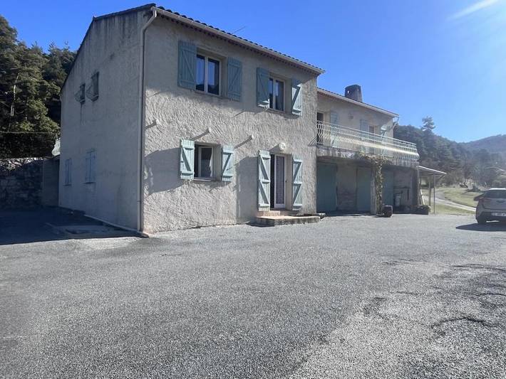 Gîte pour 4 personnes, avec terrasse et vue, animaux acceptés à Séranon