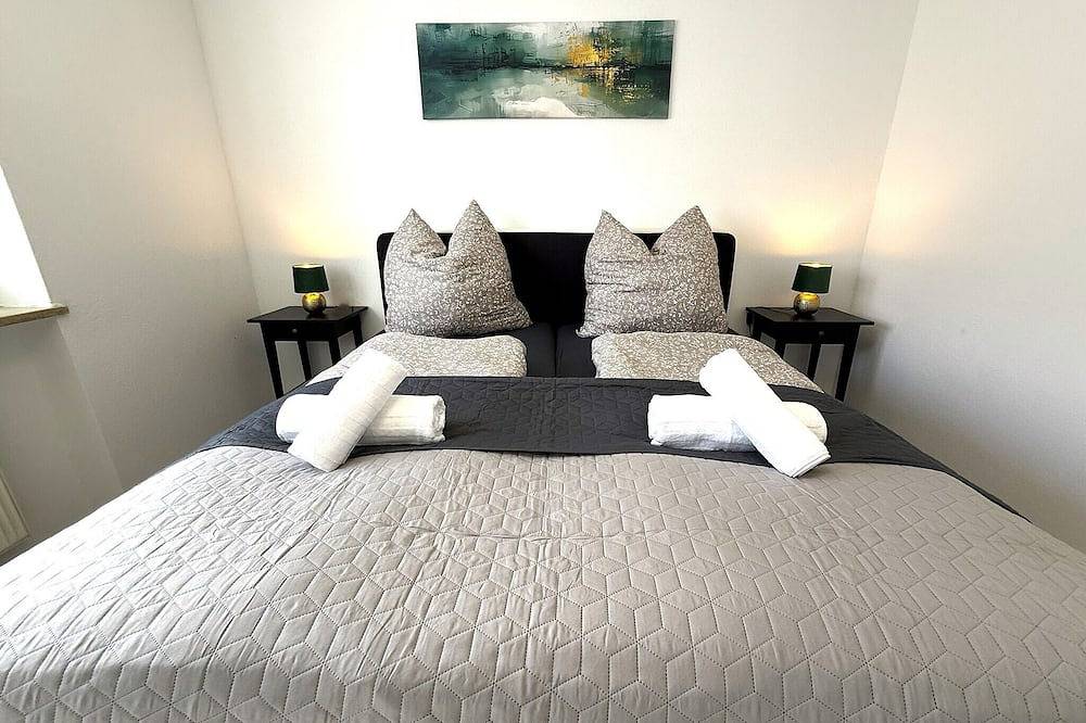 Ganze Wohnung, Große Ferienwohnung zwischen Ruhe & Brombachsee +Netflix +Terasse +Wifi in Ellingen, Frankenalb