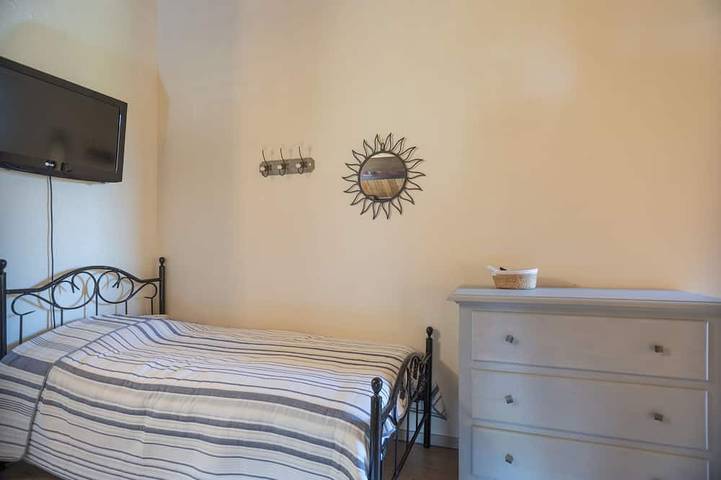 Location de vacances pour 16 personnes, avec piscine ainsi que terrasse et jardin, animaux acceptés à Labeaume - 4