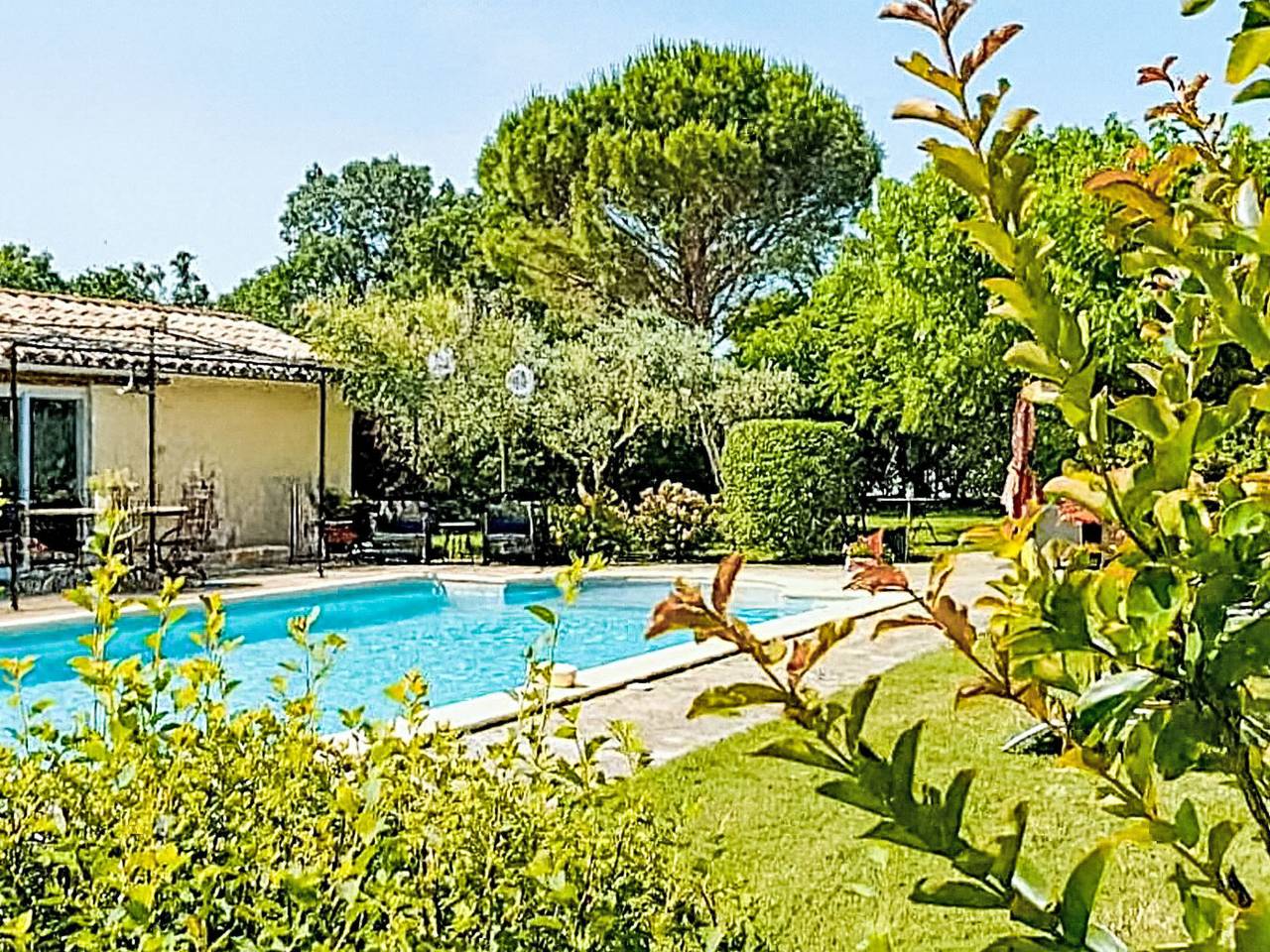 Auf dem Land mit Pool in Bédarrides, Vaucluse