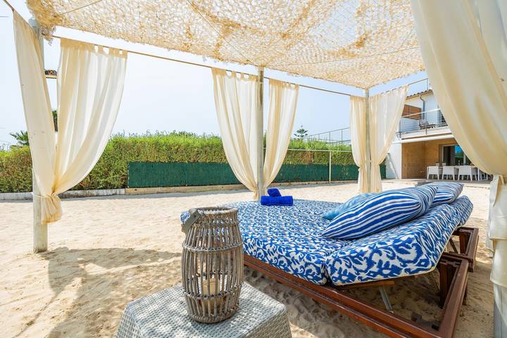 Rural House 'Sa Platja' with Sea Views, Wi-Fi and Air Conditioning in Playa de Muro, Muro