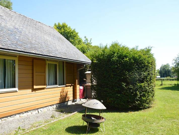 Chalet pour 8 personnes, avec terrasse et vue sur le lac ainsi que jardin et sauna