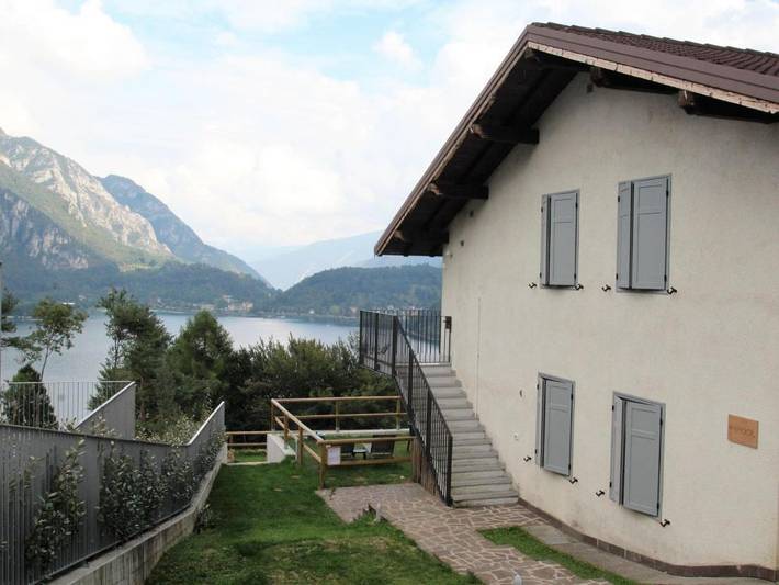 Vakantieappartement voor 6 personen, with balkon and uitzicht op het meer as well as zwembad, met huisdier in Pur