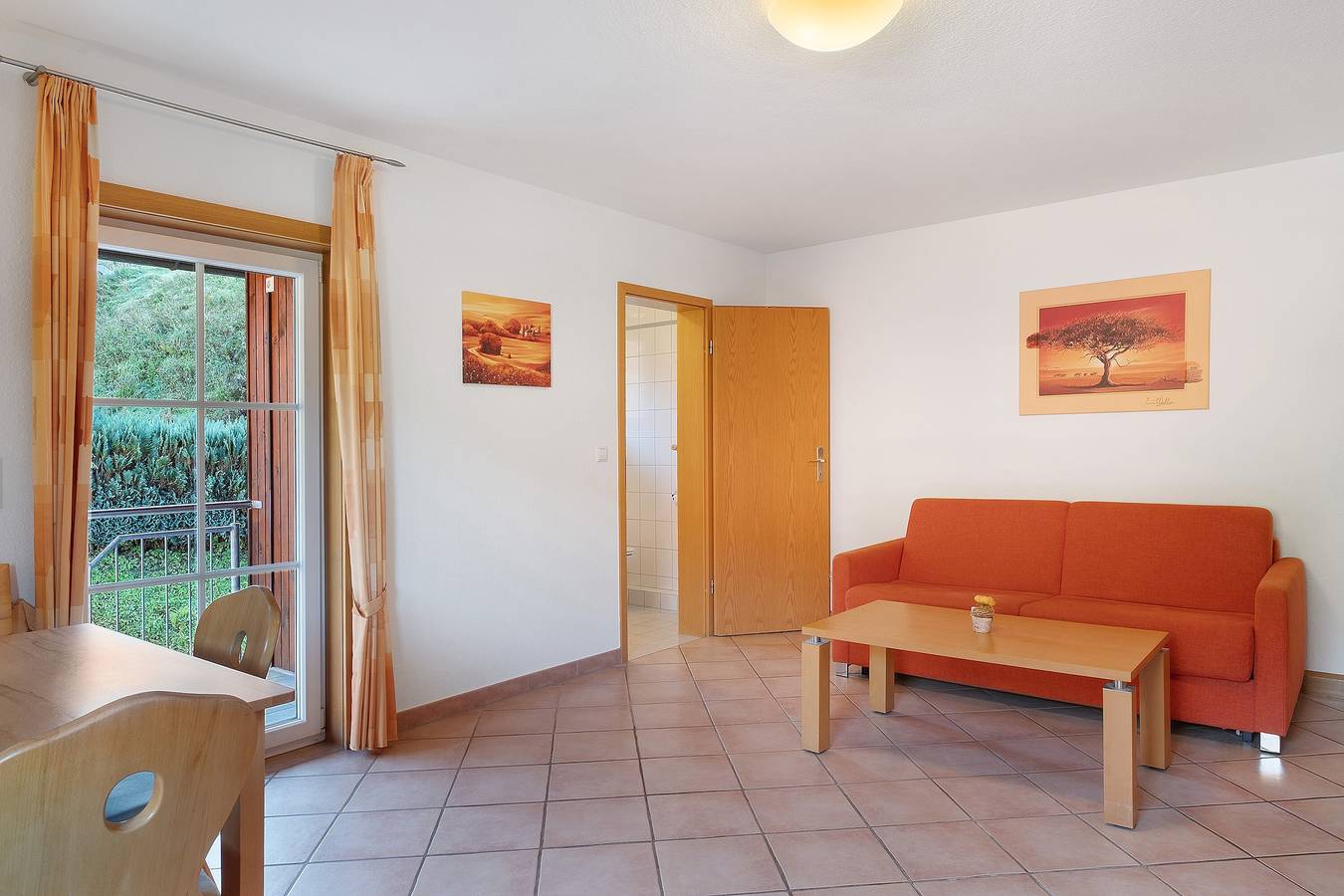 Entire apartment, Holiday Apartment 'Apfelblüte' with Mountain View, Shared Pool and Wi-Fi in Wolfach, Central Black Forest