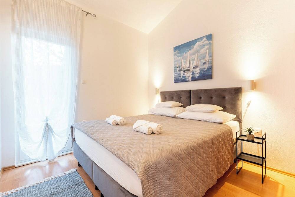 House Runjic w. pool, large garden and playground in Split-Dalmatien