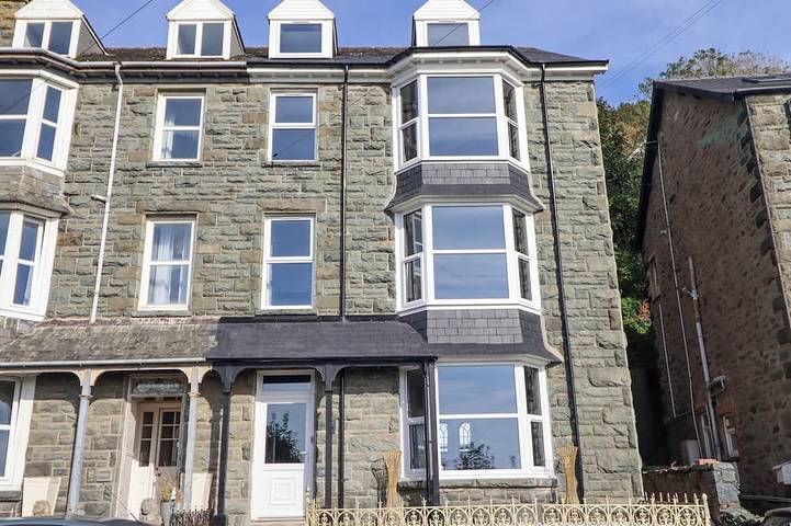 Cottage for 14 people, with hot tub in Barmouth