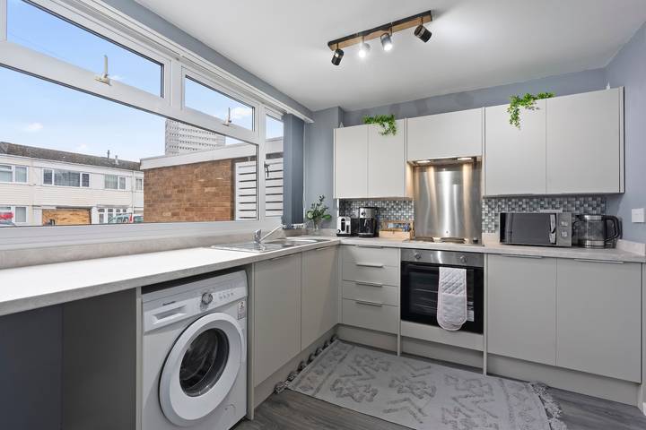 Charming 3 Bedroom House in Birmingham sleeps 7 in Solihull, Birmingham Area