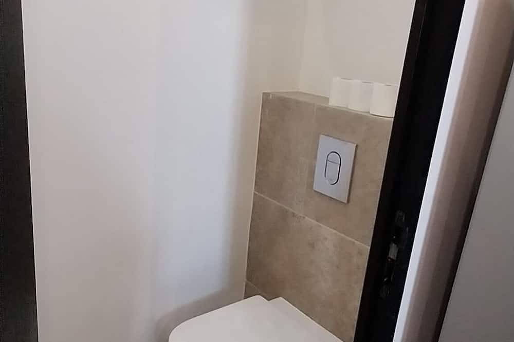 Entire apartment, Quiet, brand-new studio in old town center in Aubagne, Marseille region