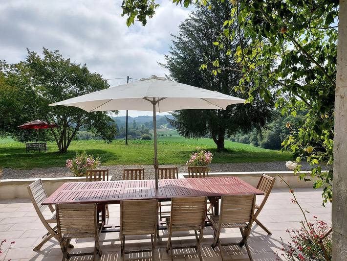 Location de vacances pour 10 personnes, avec terrasse et jardin à Bergouey