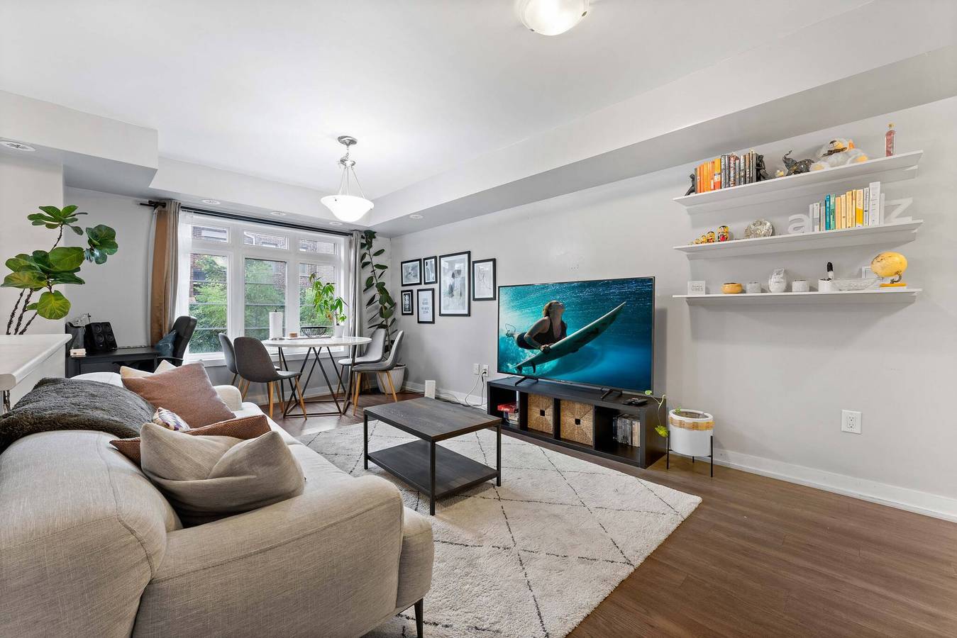 Apartamento entero, Espaciosa escapada a Toronto de 2 pisos y 2 dormitorios con estacionamiento in North York, Toronto