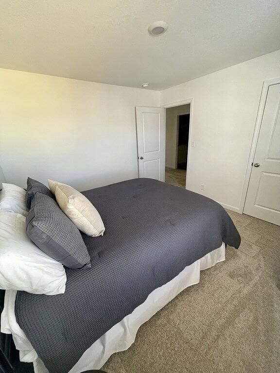 Beautiful new home with lake view near hiking trails in Anderson County