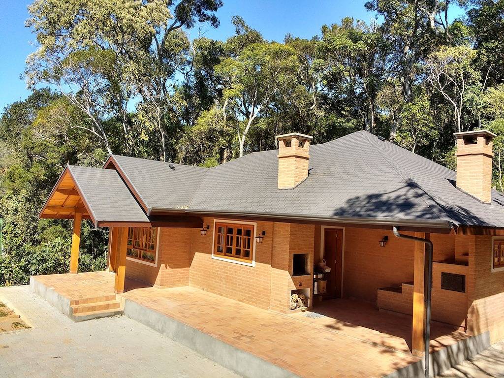 Charming Chalet-1,5 km Zentrum, 3 Schlafzimmer, 10 Personen
Spektakuläre Aussicht auf die Berge! in Monte Verde, Minas Gerais