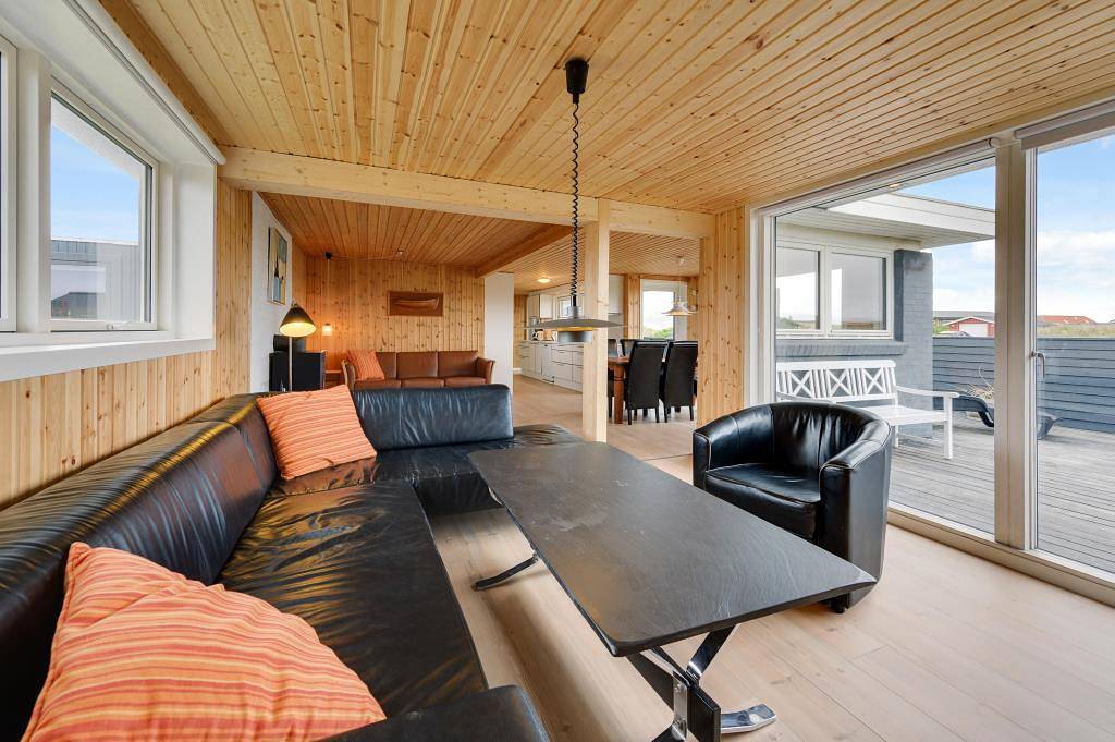Strandnahes Ferienhaus mit toller Terrasse in Hvide Sande, Holmsland Klit