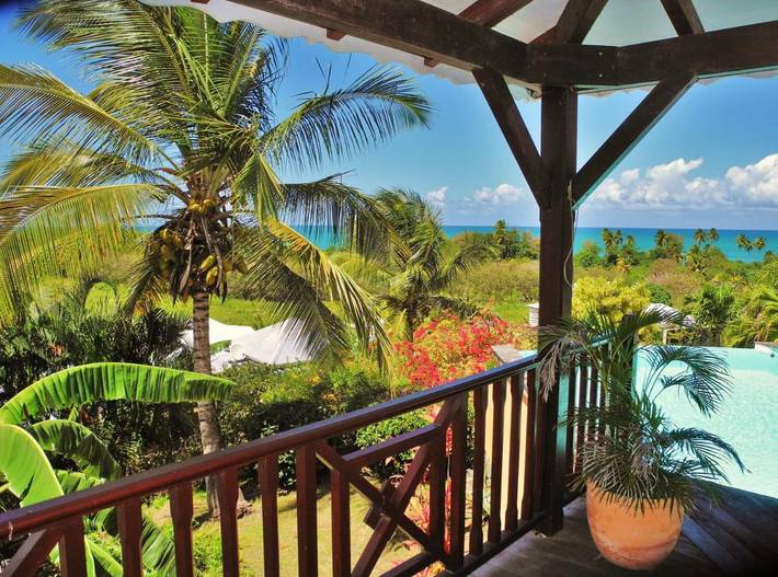 Cottage pour 6 personnes, avec piscine ainsi que vue et jardin dans Plage de Cluny