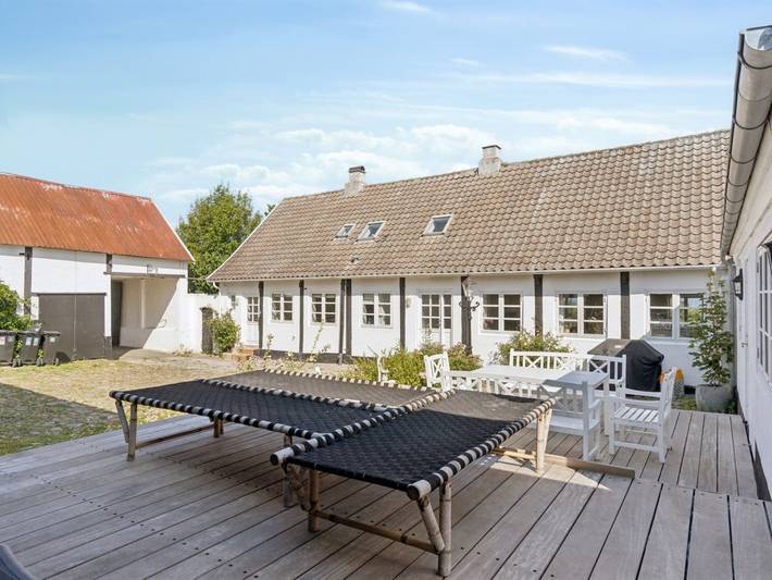 Ferieudlejning for 14 personer, med Terrasse og Sauna i Allinge-Sandvig
