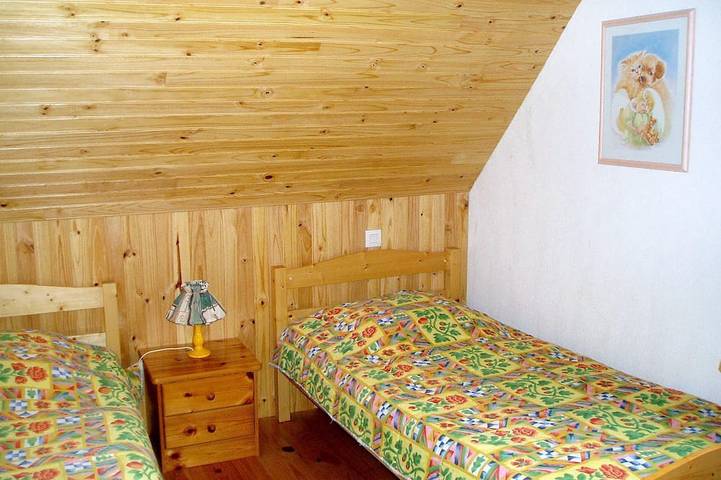 Gîte pour 6 personnes, avec terrasse et jardin à Béost - 4