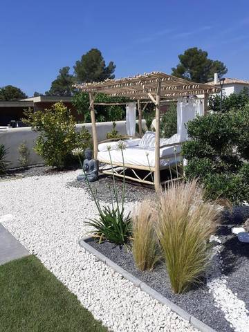 Chambre d’hôte pour 2 personnes, avec jardin ainsi que piscine et vue, animaux acceptés à La Londe-les-Maures