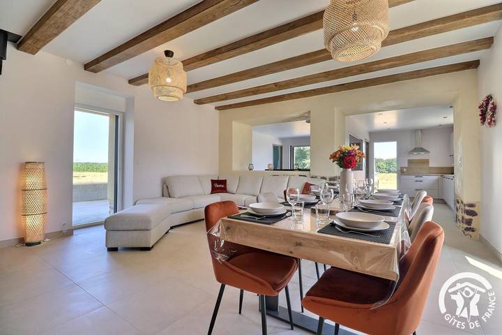 Gîte pour 8 personnes, avec terrasse ainsi que jardin et jacuzzi à Montfort-sur-Meu - 3