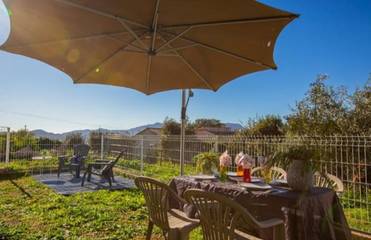 Gîte pour 3 personnes, avec vue ainsi que jardin et terrasse à Bastelicaccia