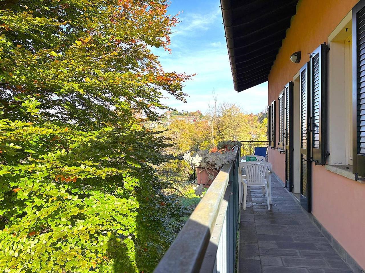 Ganze Wohnung, Ferienwohnung mit Seeblick in Luino für 4 Personen in Luino, Comune di Luino