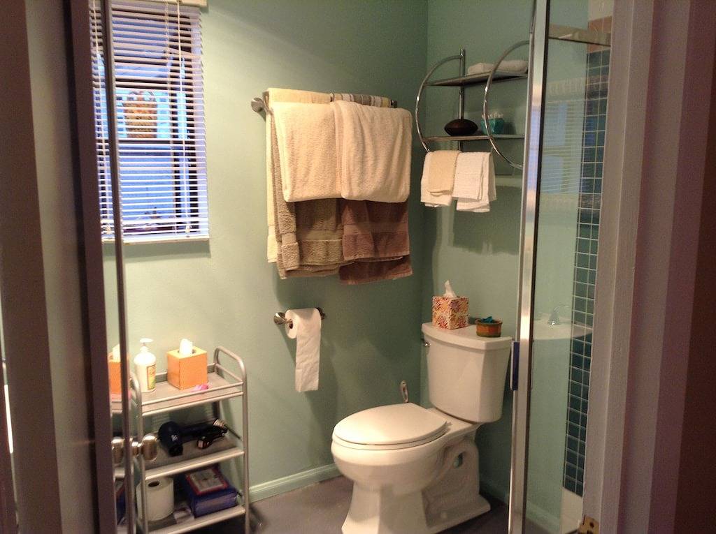 Helles und buntes Häuschen am Pierpont Strand in Ventura Beach, Ventura