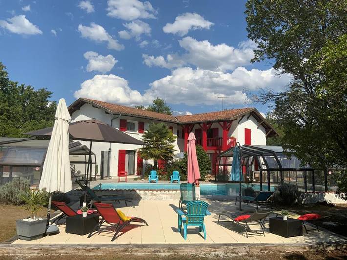 Location de vacances pour 5 personnes, avec Terrasse et Jardin ainsi que Piscine et Vue à Commensacq