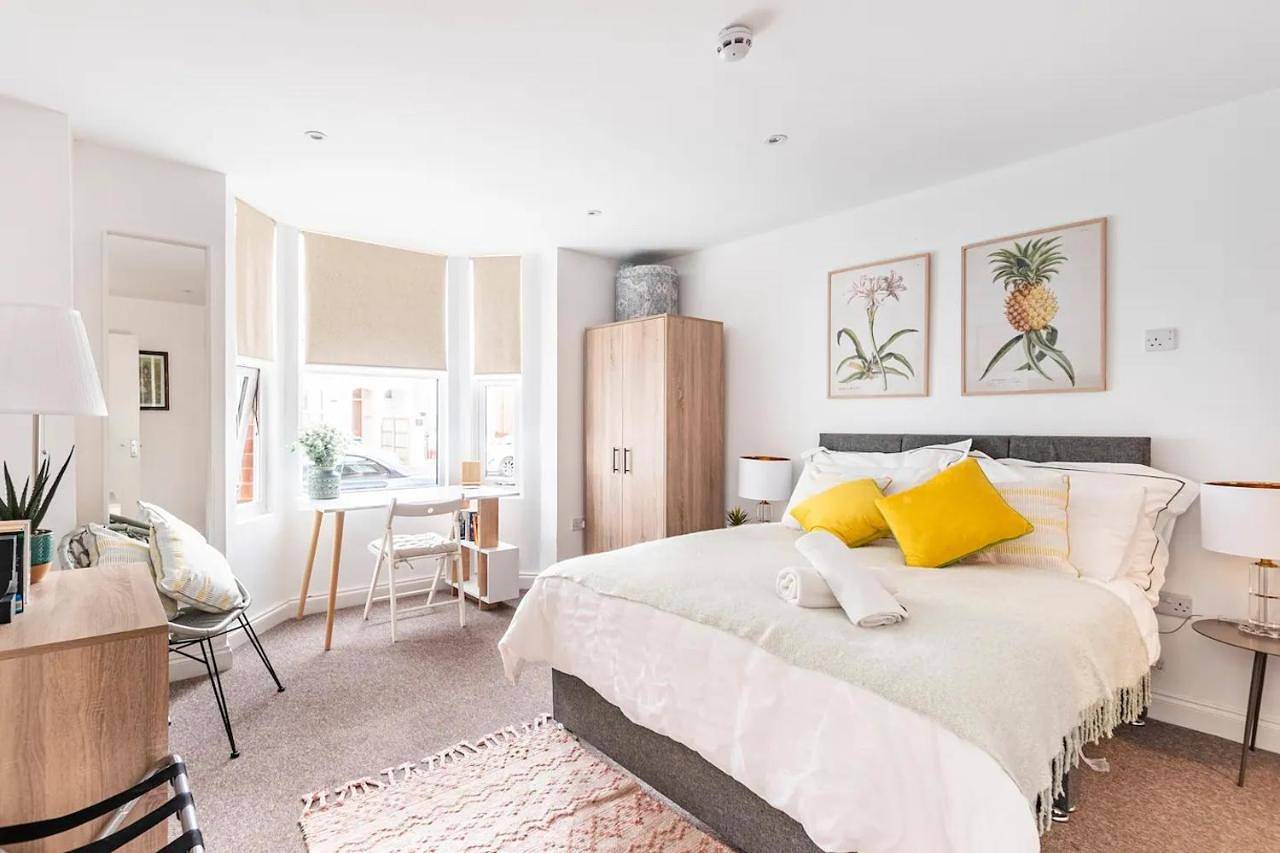 Double Room with Private Bathroom in Coventry, Birmingham Area