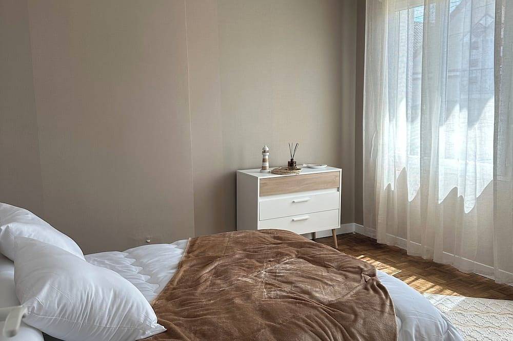 Relaxing stay: swimming pool, garden, close to the center in Périgueux, Périgord Blanc