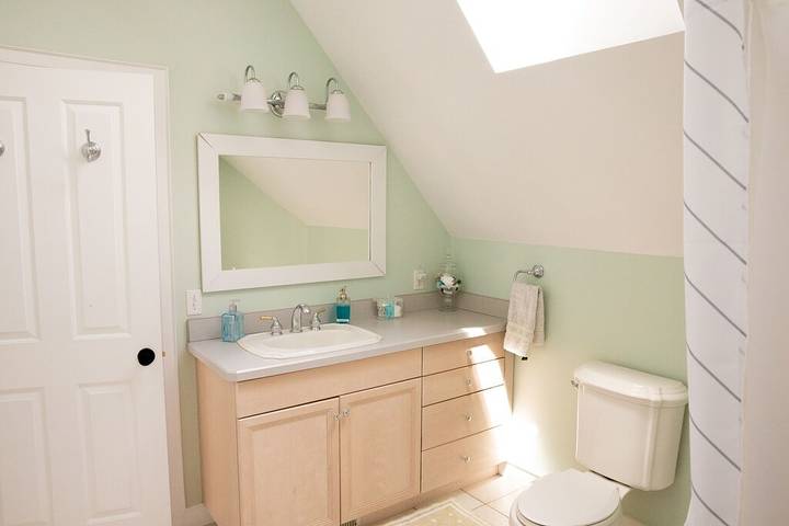 Vacation rental for 8 people, with yard and hot tub in Martha's Vineyard