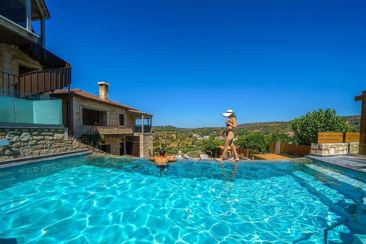 Villa for 8 people, with Balcony and Garden as well as Pool in Heraklion