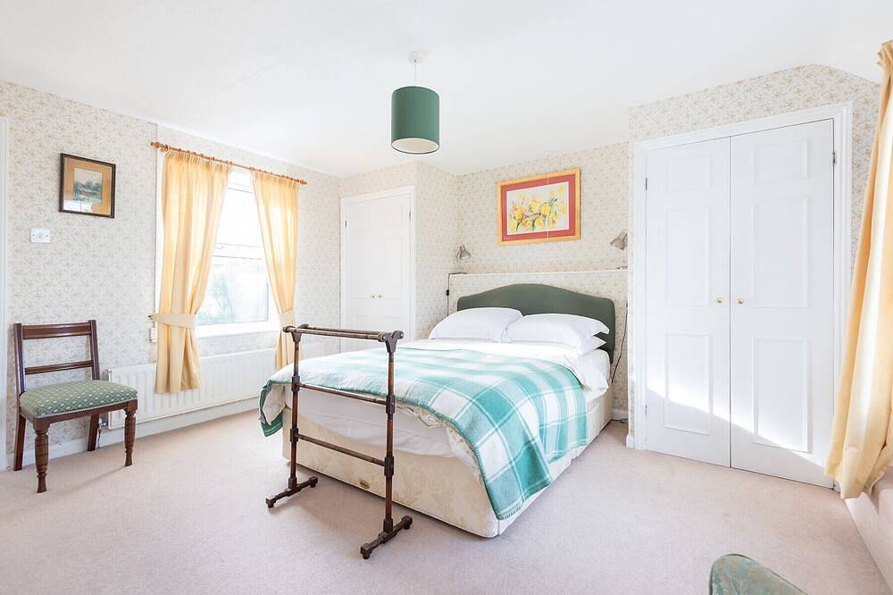 Clovelly Cottage, Crantock, near sandy beaches in Crantock, Cornwall