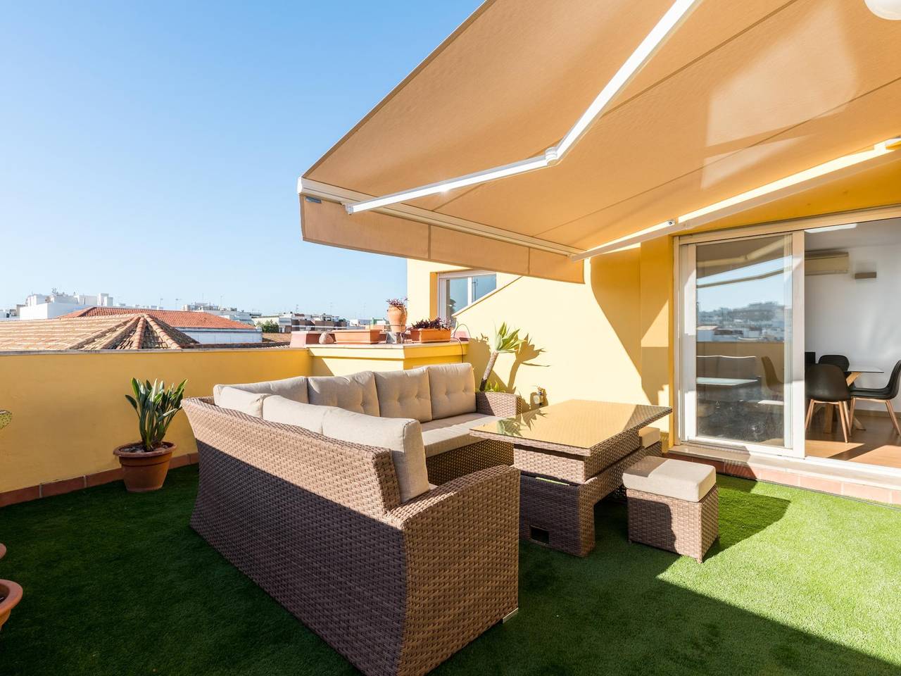 Apartamento vacacional entero, Rd2 Aparcamiento Incluido Triana Terraza Privada 3D & 2Bñ in Central Seville, Sevilla