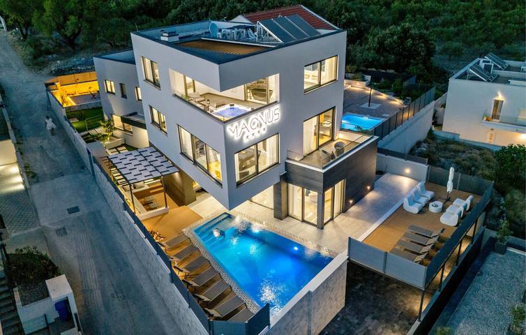 Ferienhaus für 13 Personen, mit Sauna und Terrasse sowie Pool - 1