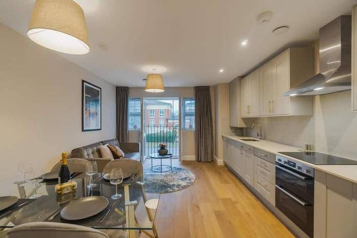 Apartment for 3 people, with garden and balcony in Windsor