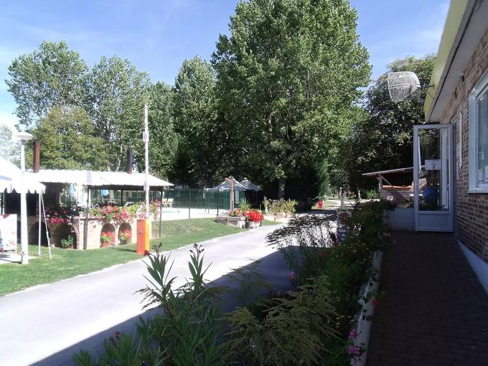 Mobil home pour 4 personnes, avec piscine et terrasse à Faverolles-sur-Cher - 2