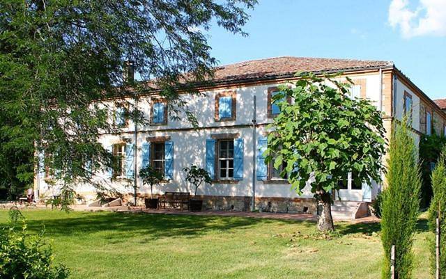 Gîte pour 10 personnes, avec jardin et piscine dans Larrazet
