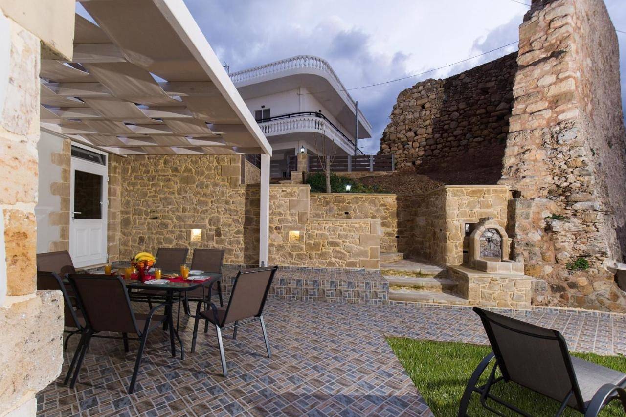 Castello Villa - Seaview Villa atop the Venetian Walls in Kissamos, Chania und Umgebung