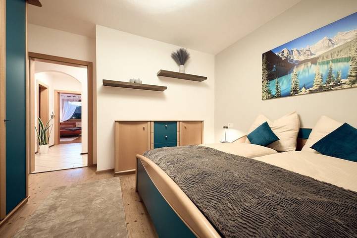 Ganze Wohnung, Stadtnestl Sterzing: Alpin-modern mit Garten, Kamin, Bergblick & Parkplatz in Stubaier Alpen, Sterzing