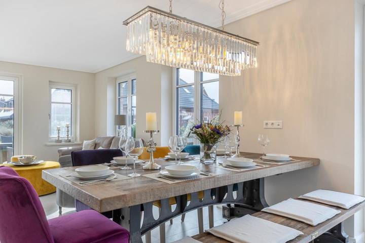 Luxus-Hausteil in beliebter Wohngegend auf ca. 170 m² für bis zu 7 Personen. in Wenningstedt, Sylt