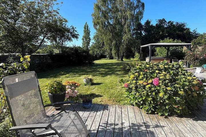 Location de vacances pour 6 personnes, avec Jacuzzi à La Ville-ès-Nonais