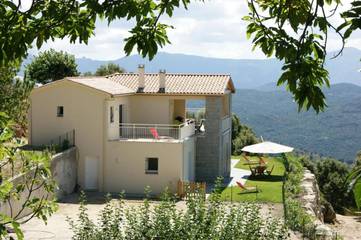 Gîte pour 8 personnes, avec vue et terrasse, animaux acceptés à Serra-di-Scopamène