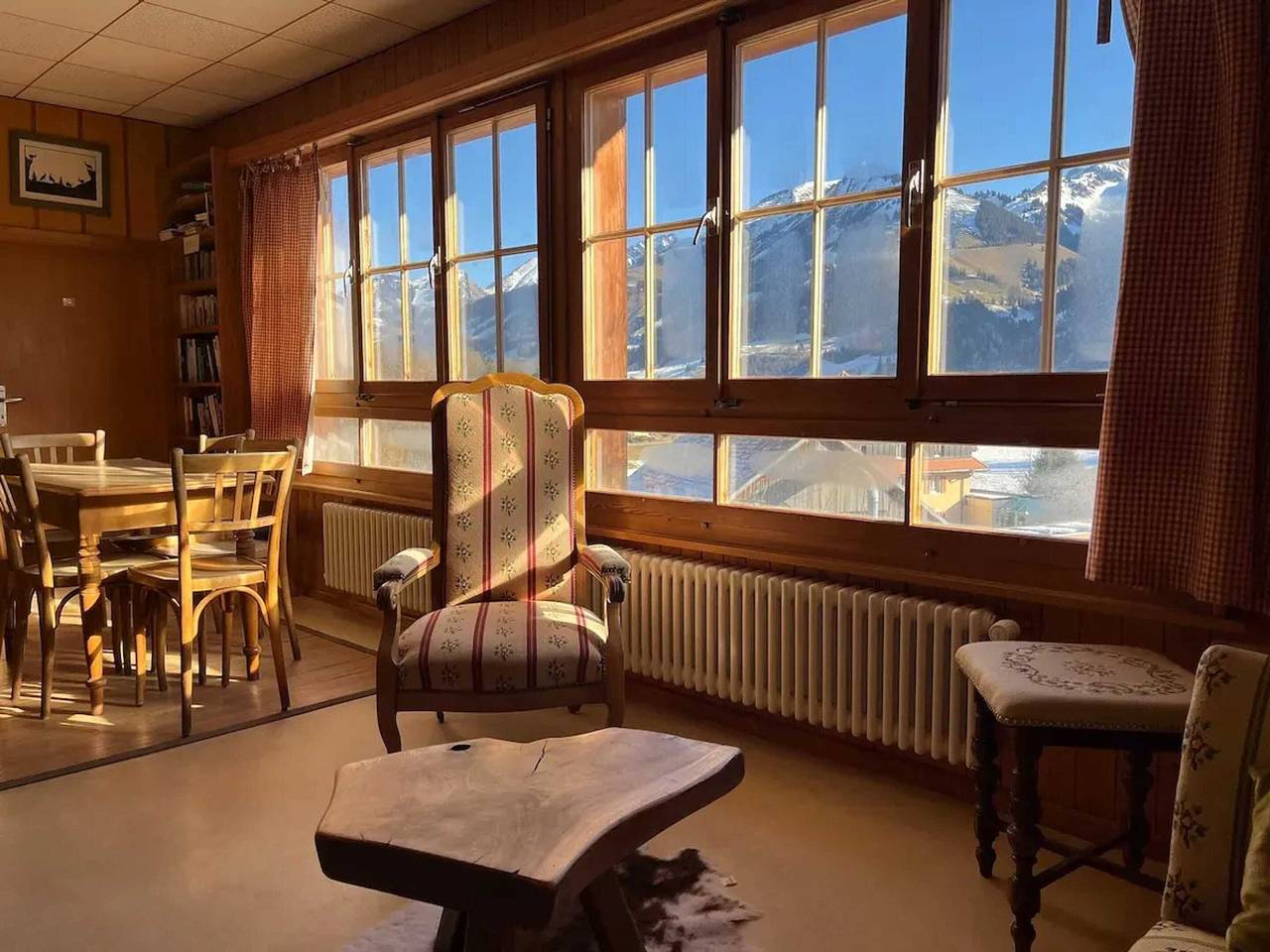 Geräumiges Haus mit Bergblick in Haut-Intyamon in Haut-Intyamon, Kanton Freiburg