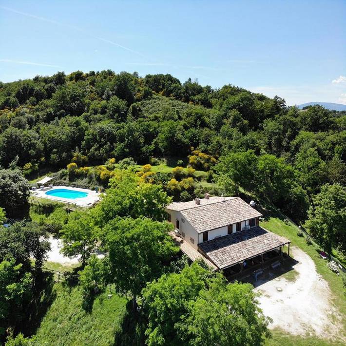 Casa vacanza per 2 persone, con piscina e panorama nonché giardino in Urbino