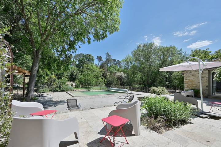 Maison de vacances pour 15 personnes, avec Terrasse ainsi que Jardin et Piscine à Barjac
