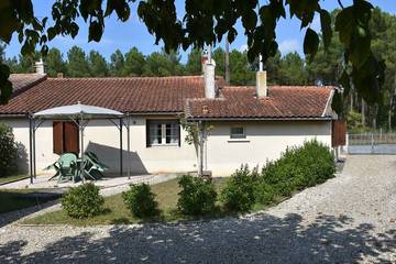 Gîte pour 6 personnes, avec jardin et terrasse à Villandraut