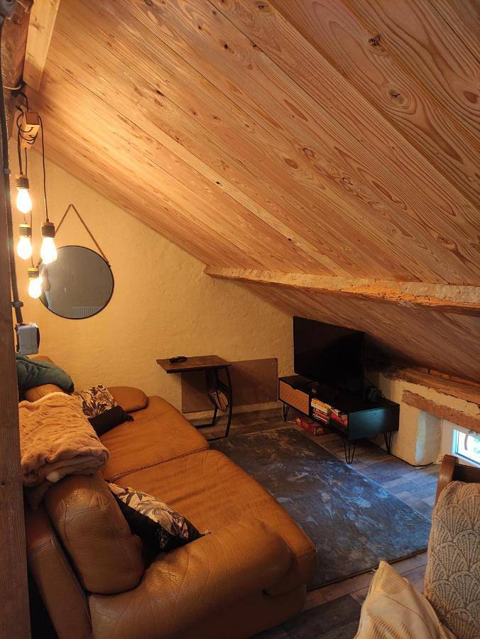 Gîte pour 4 personnes, avec terrasse ainsi que vue et jardin, animaux acceptés à Pionsat - 3