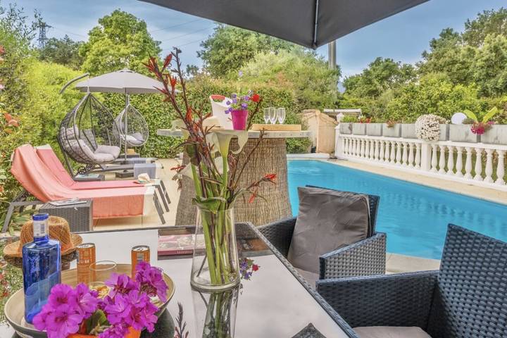 Chalet para 10 personas, con terraza además de piscina y jardín - 1