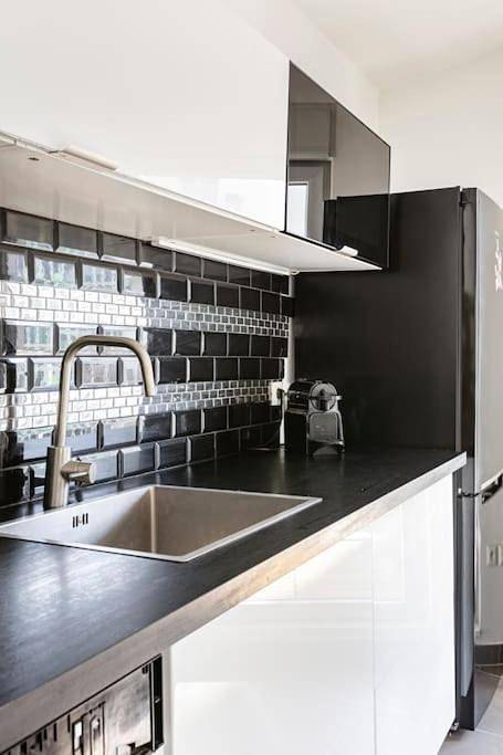 Appartement entier, Grand appartement , Paris la Défense Arena, 50 mètres de la gare, 15 min Champs elysées in Nanterre, Hauts-de-Seine