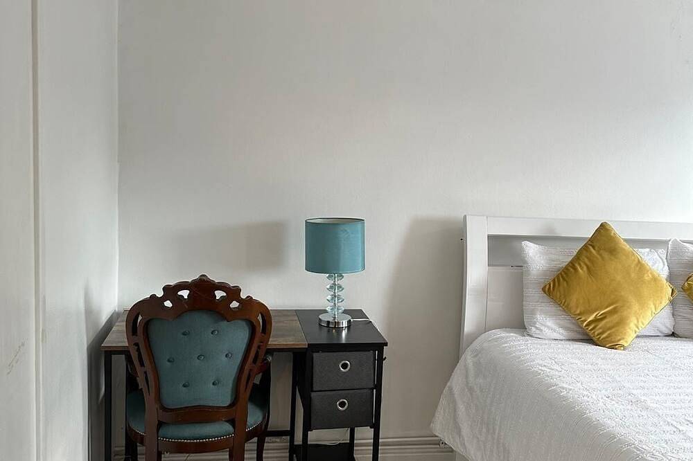 Ganze Wohnung, Stylish & Cosy Sought After Apt with Free Parking in Redbridge, London